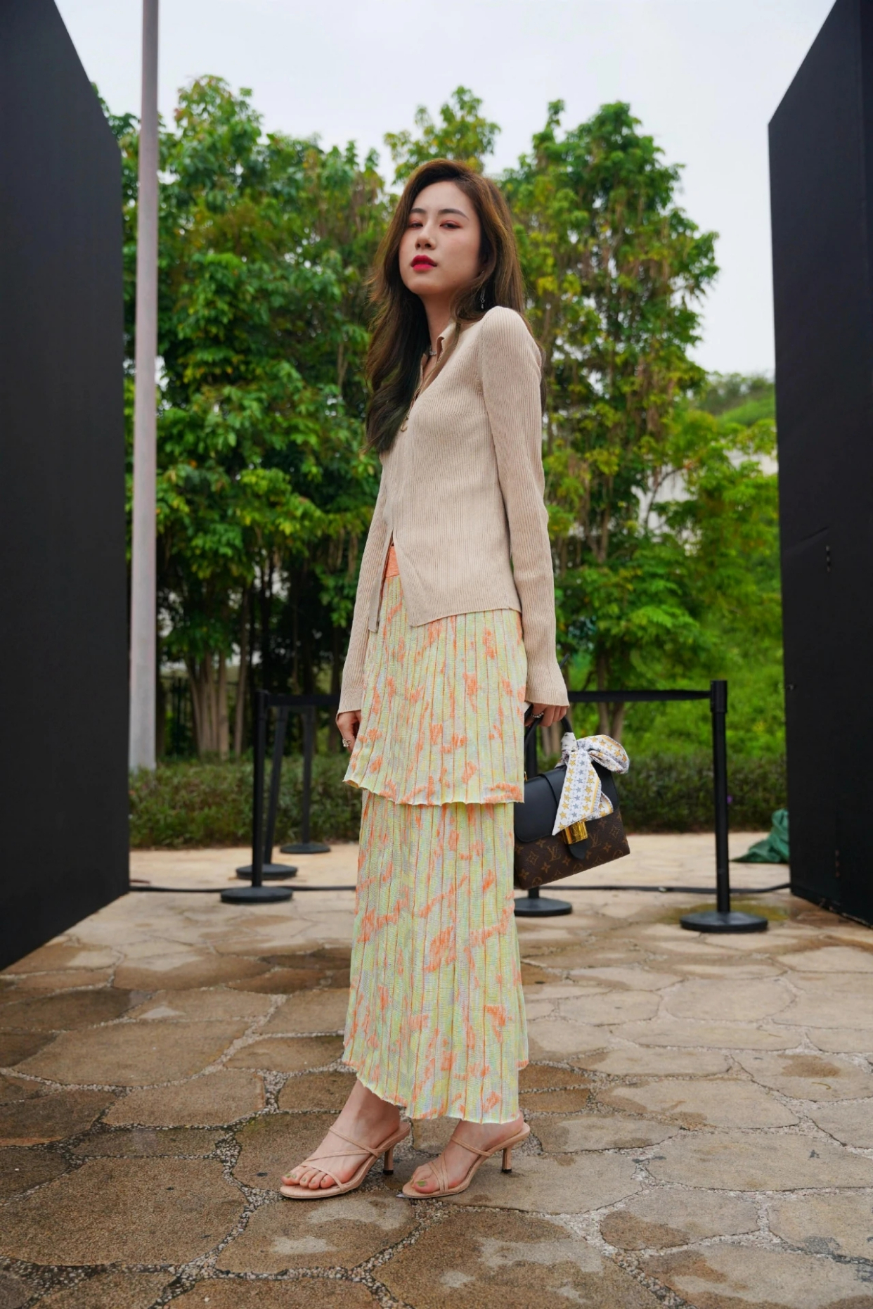 美女街拍美术馆