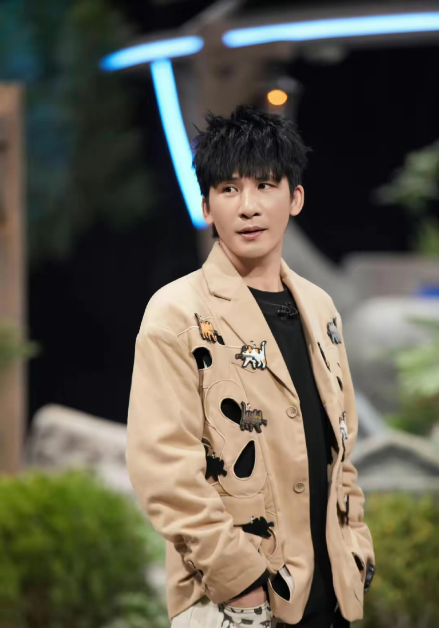 极限挑战第九季阵容官宣##极限挑战顶峰相聚海报#不惧困难,无畏挑战.@