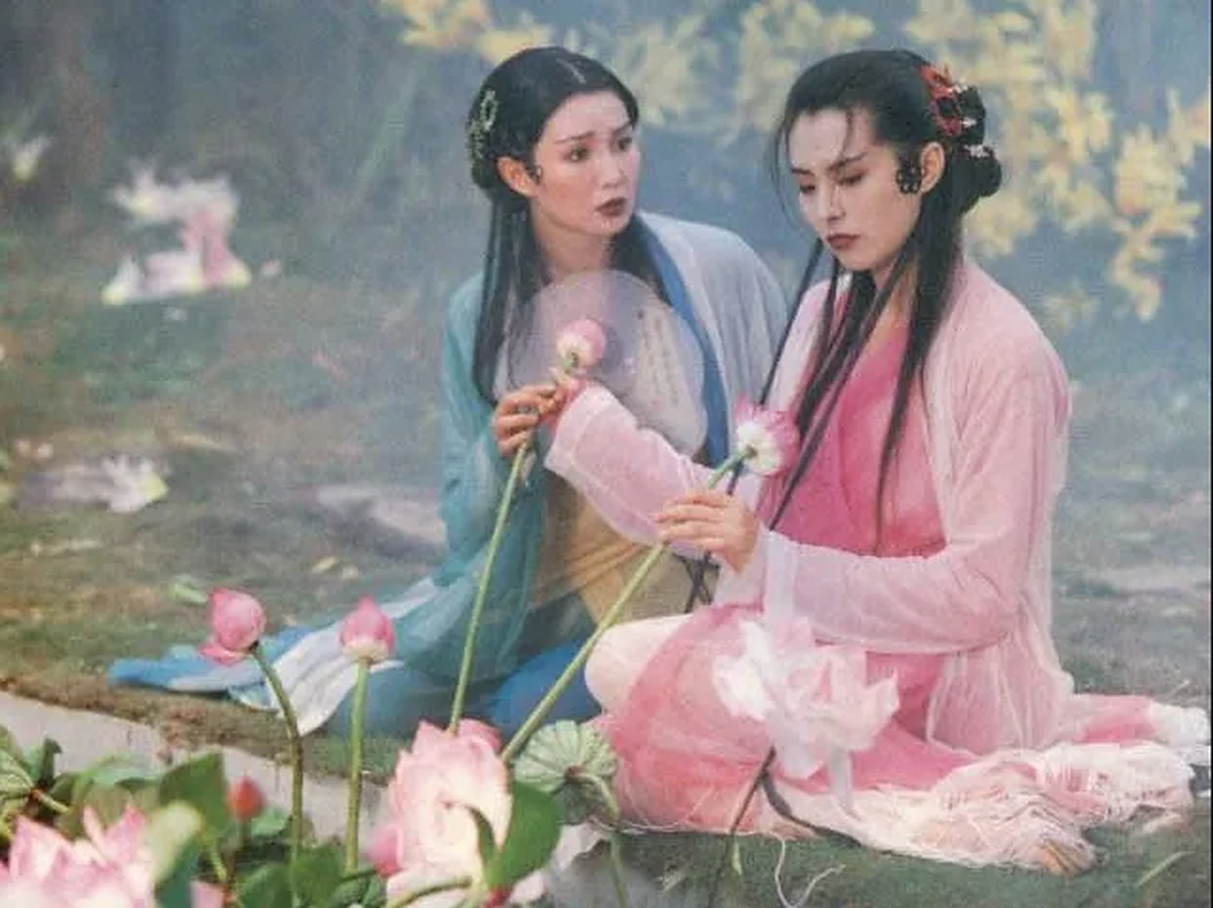 张曼玉和王祖贤演绎出不同的青白. 妖异瑰丽.