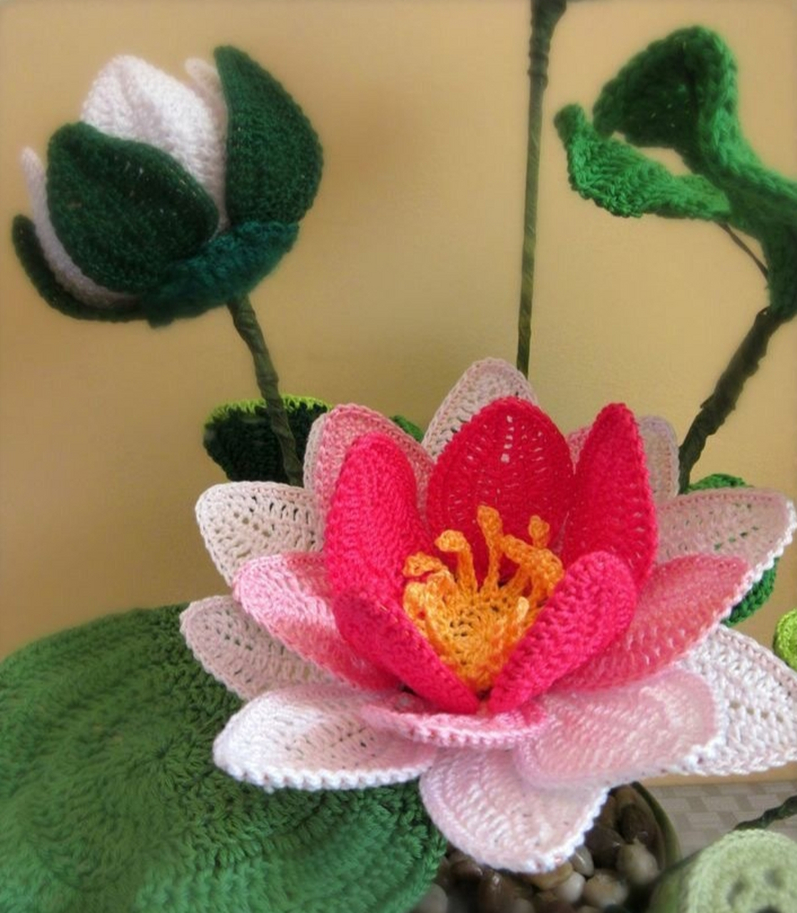 最近正逢荷花03盛开,附上钩针编织的荷花03莲花,供大家欣赏钩针