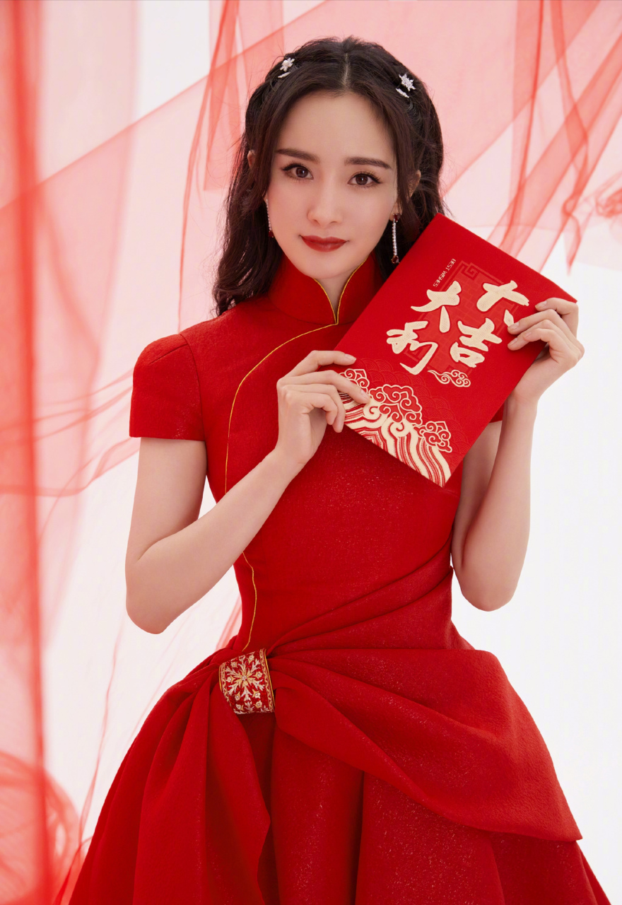 杨幂最新近况惹争议!