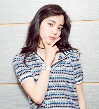 演员女星欧阳娜娜喝汤风波升级