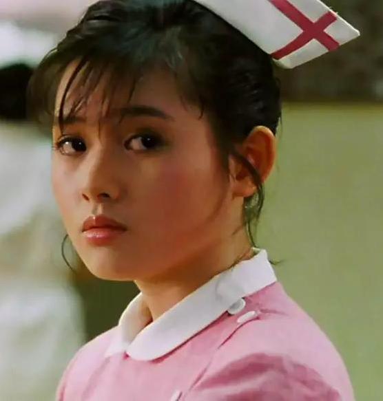 李丽珍一加入快乐女团,就主演了黄百明的电影《快乐鬼》,这部电影让