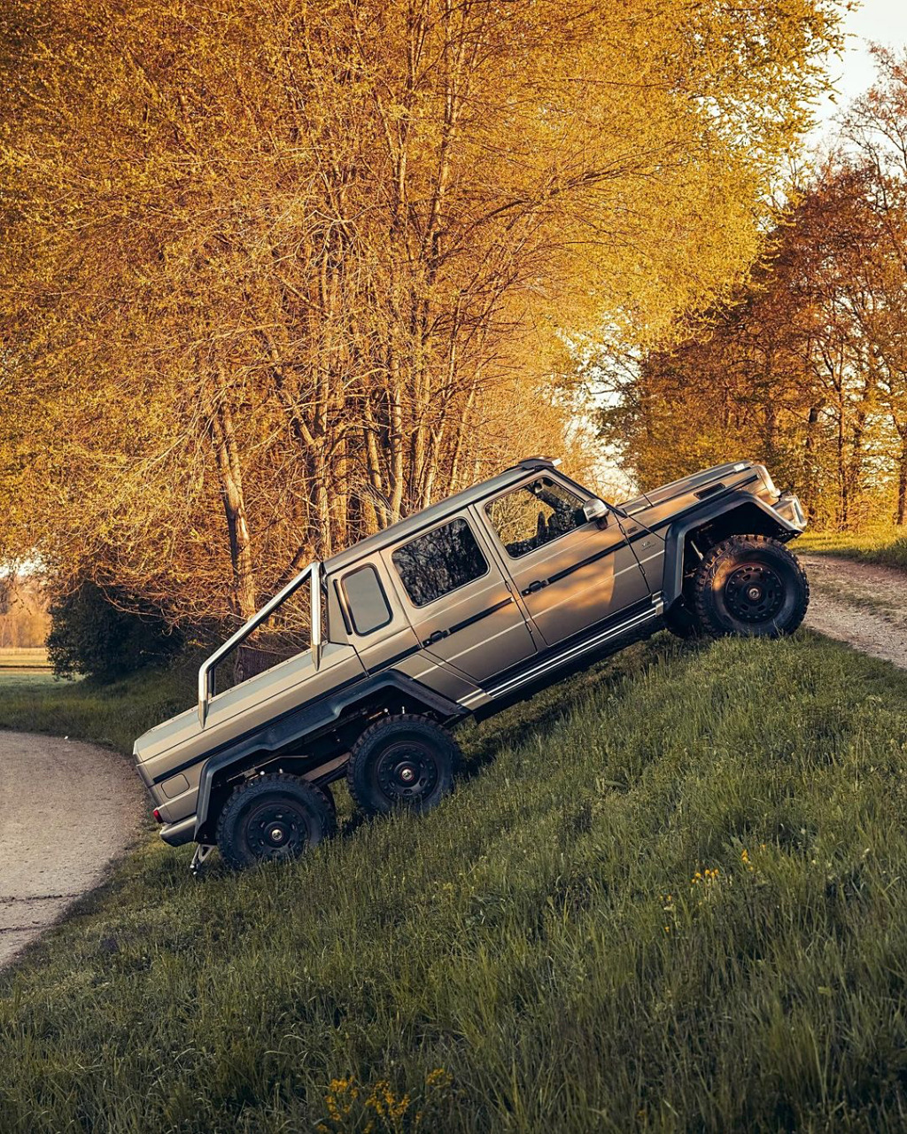 迪拜土豪的玩具车  奔驰amg g63 6x6