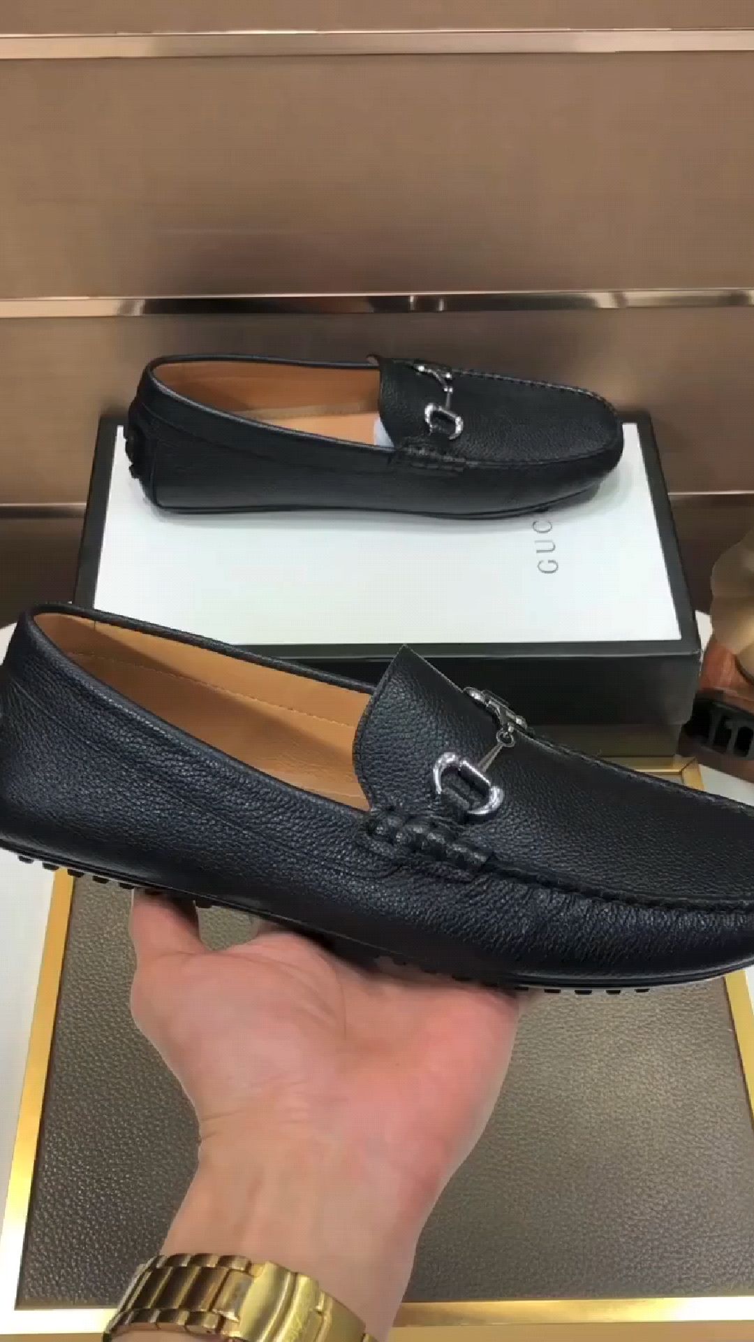 才发现古驰一脚蹬经典豆豆鞋,面料舒适柔软开车必备单品-度小视