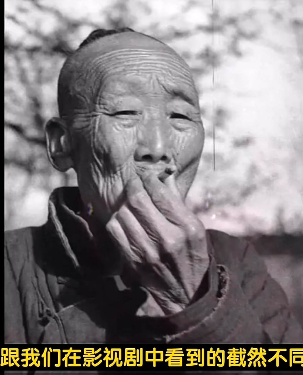 这才是清朝太监的真实面容,照片中,这个男子是一个太监,很小就净身进