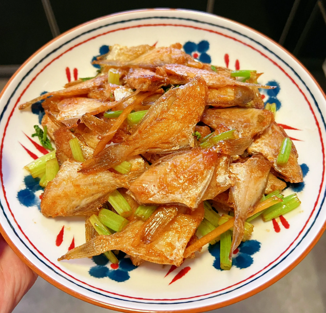 香煎剥皮鱼:鱼肉干香微甜,外酥里嫩,口感十分棒,做法简单