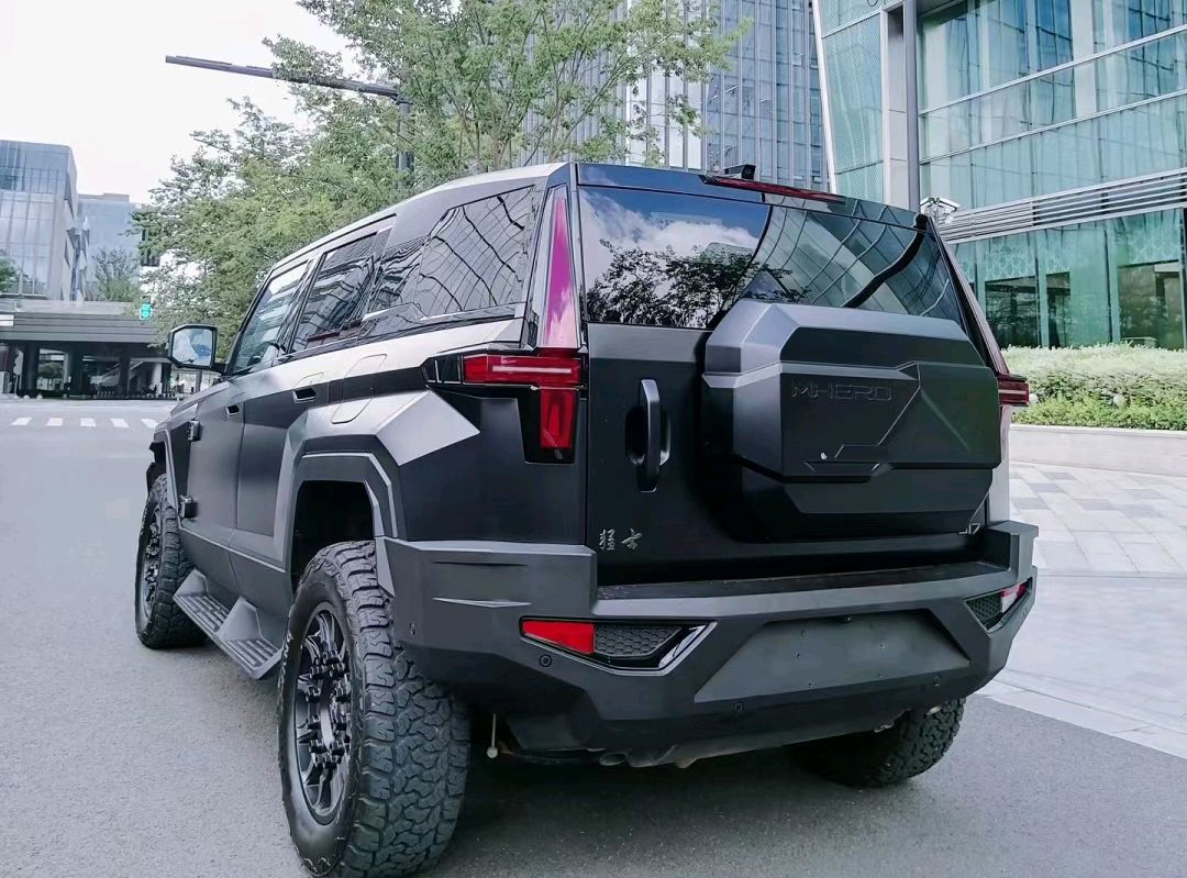 东风猛士917来了,国产纯电四驱suv,机甲风格霸气亮相,真帅气