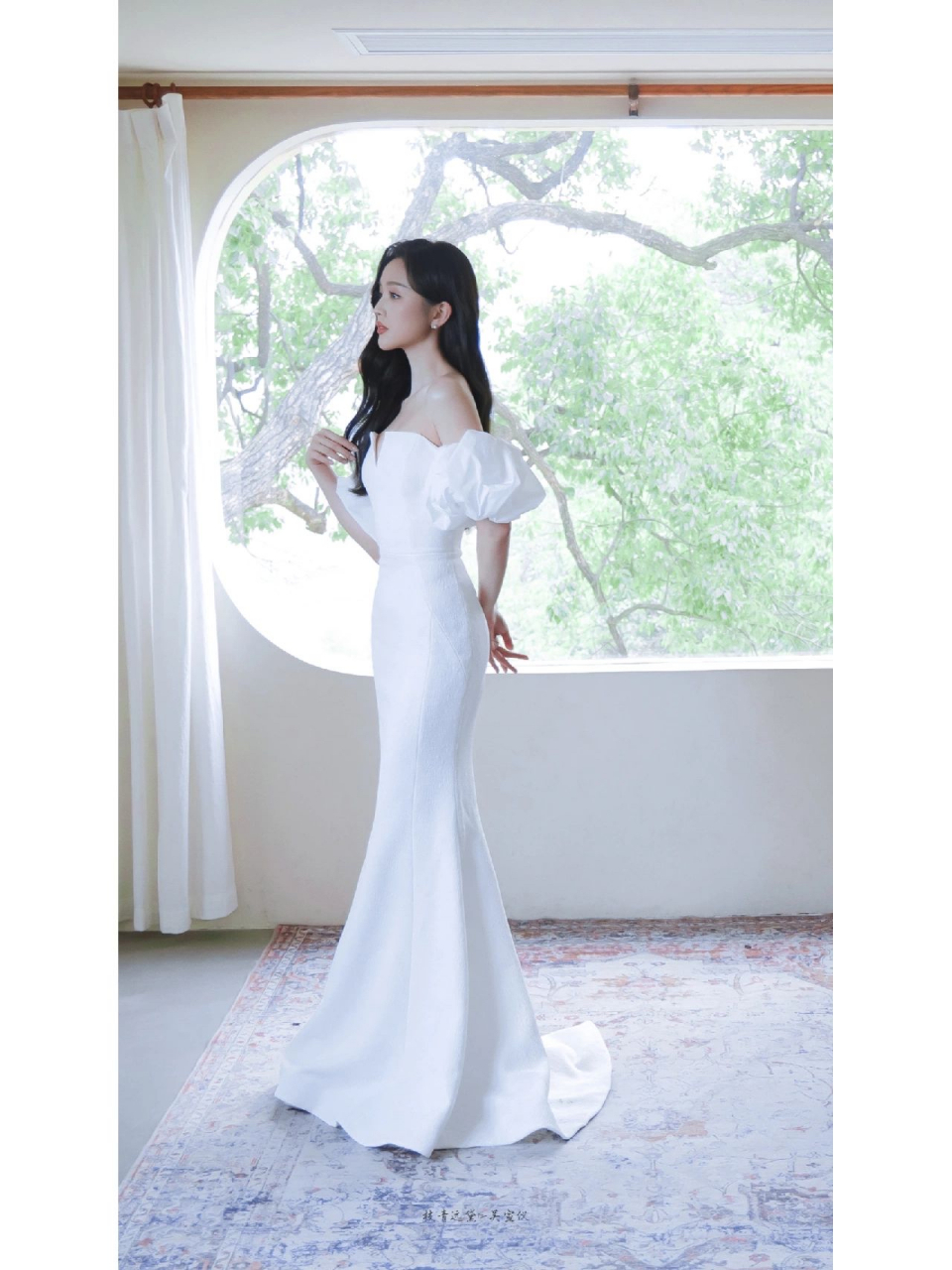 吴宣仪白色抹胸鱼尾裙|||公主小选~#吴宣仪[话题]