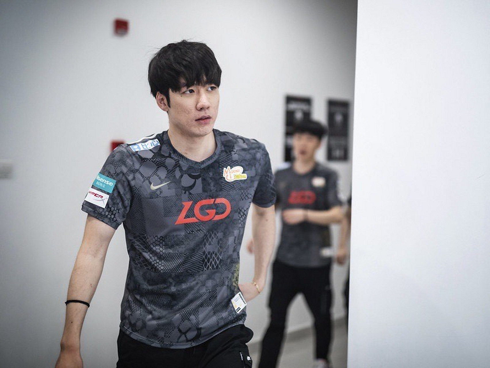 lgd战队adc选手kramer在个人脸书宣布成为自由人以下为译文(大意):  "