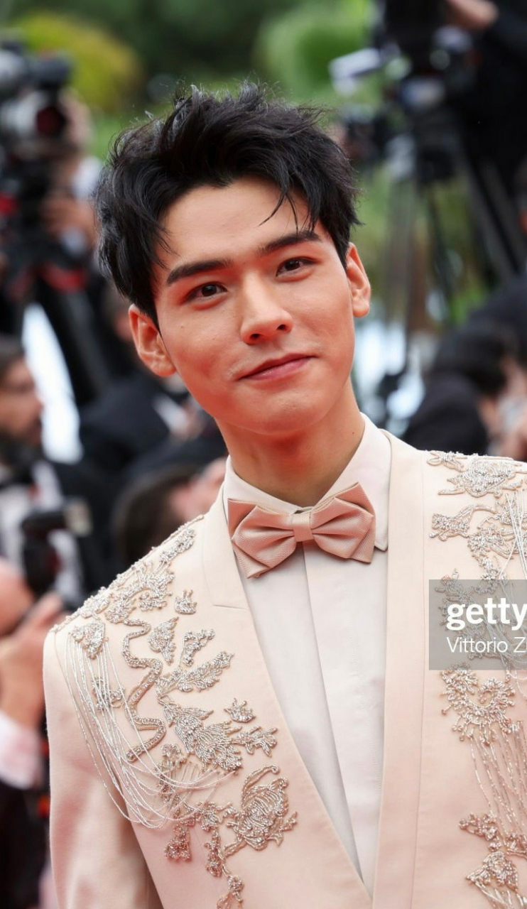 龚俊的生图也挺好的,这不是很正常的二十几岁的小伙子吗?