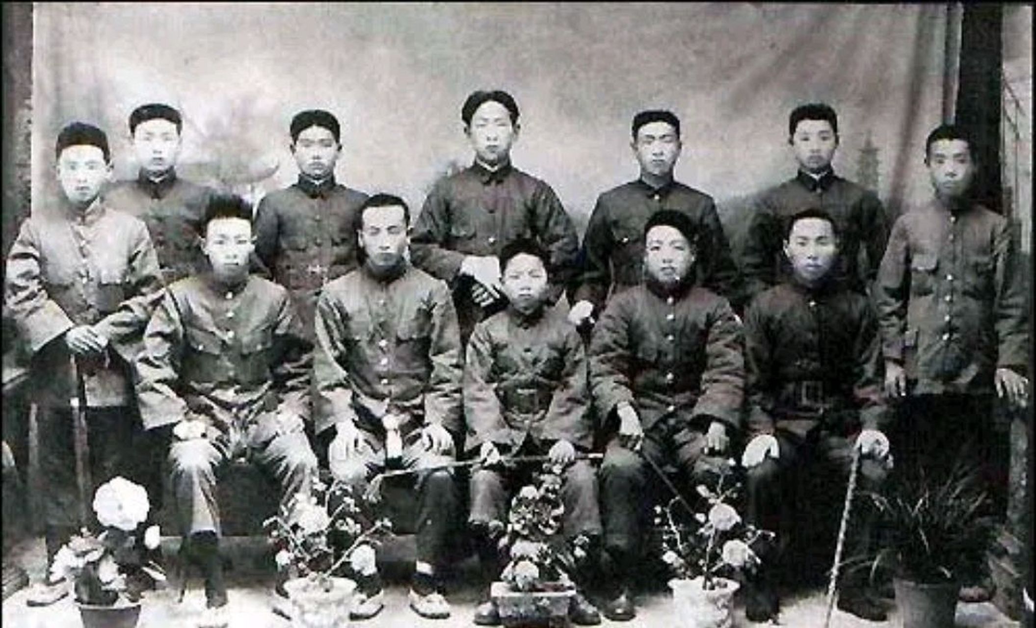 历史老照片 1932年8月,巴彦抗日游击队指挥部成员们的合影.