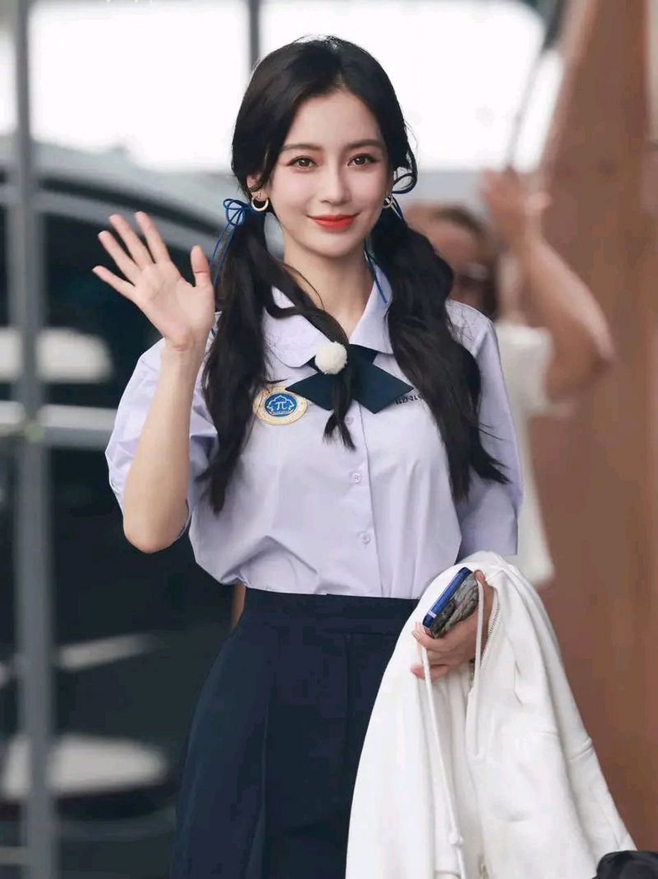 最近angelababy出现在泰国,她这次搭配的非常漂亮,像个清纯的美少女