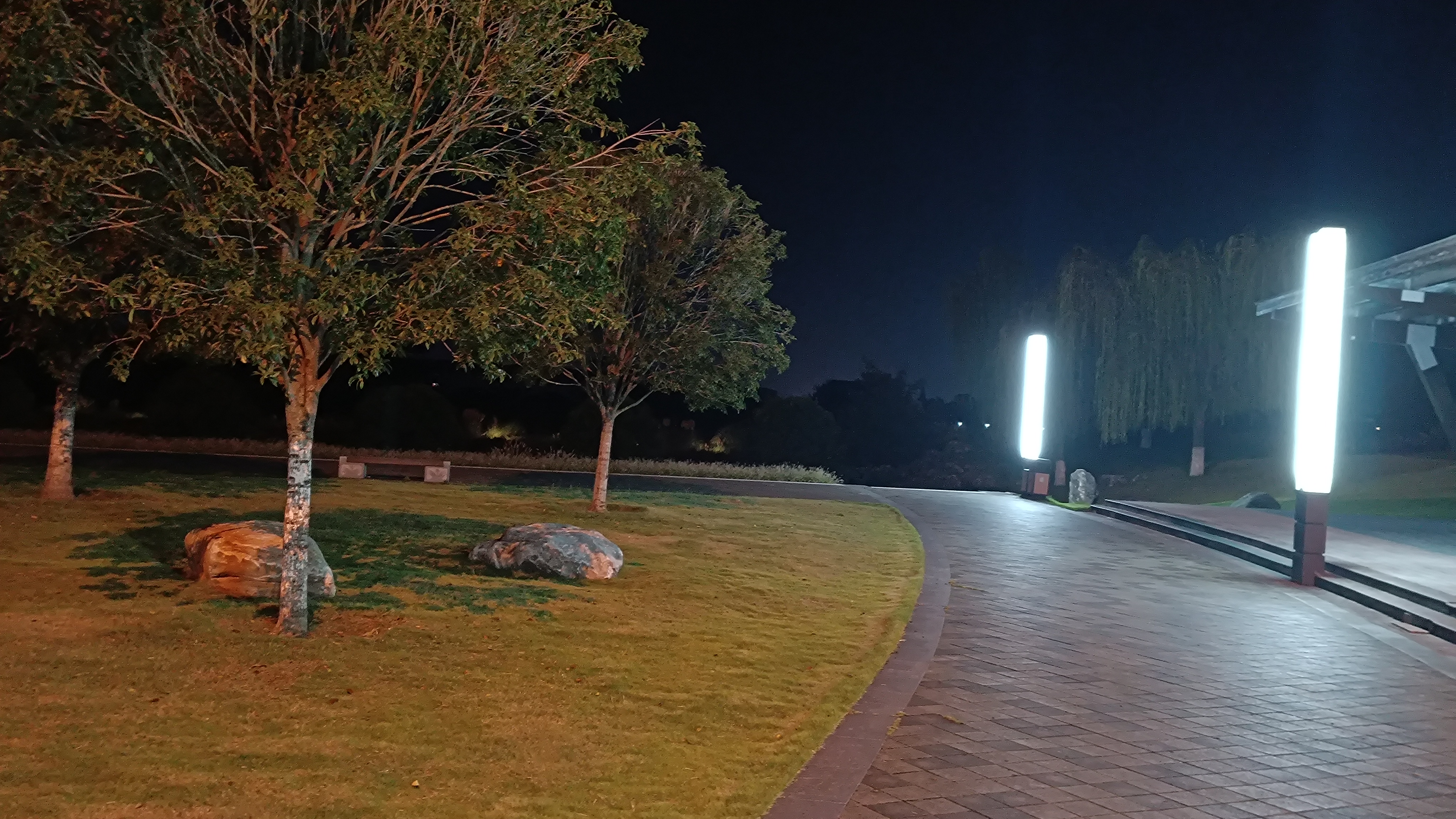 初秋的夜晚,你在干嘛呢?  大家喜欢吗?欢迎评论区留言,讨论,交流.