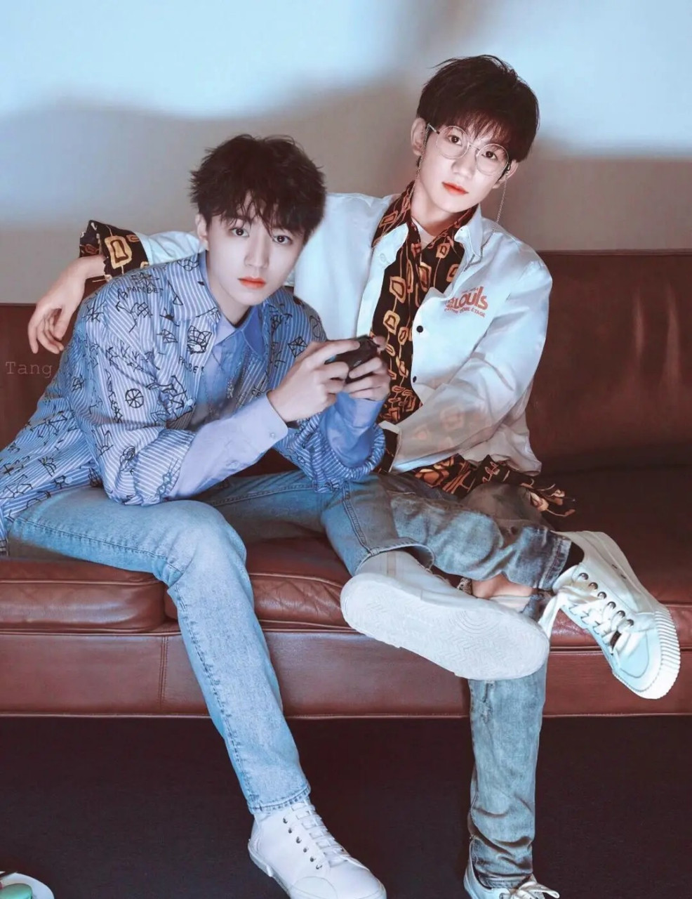 tf家族的三位成员,王源,王俊凯,以及欧阳娜娜,与各自的公司之间关系