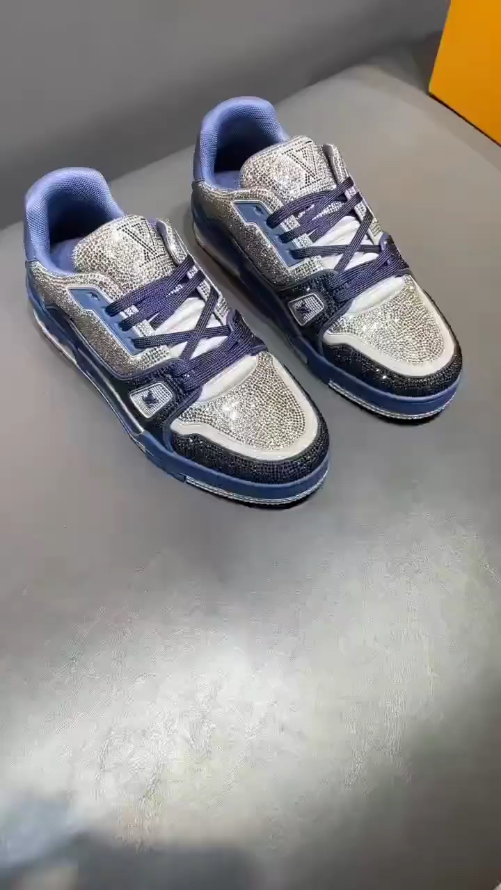 lv板鞋满钻白蓝色,新配色真的太好看了,闪闪发光