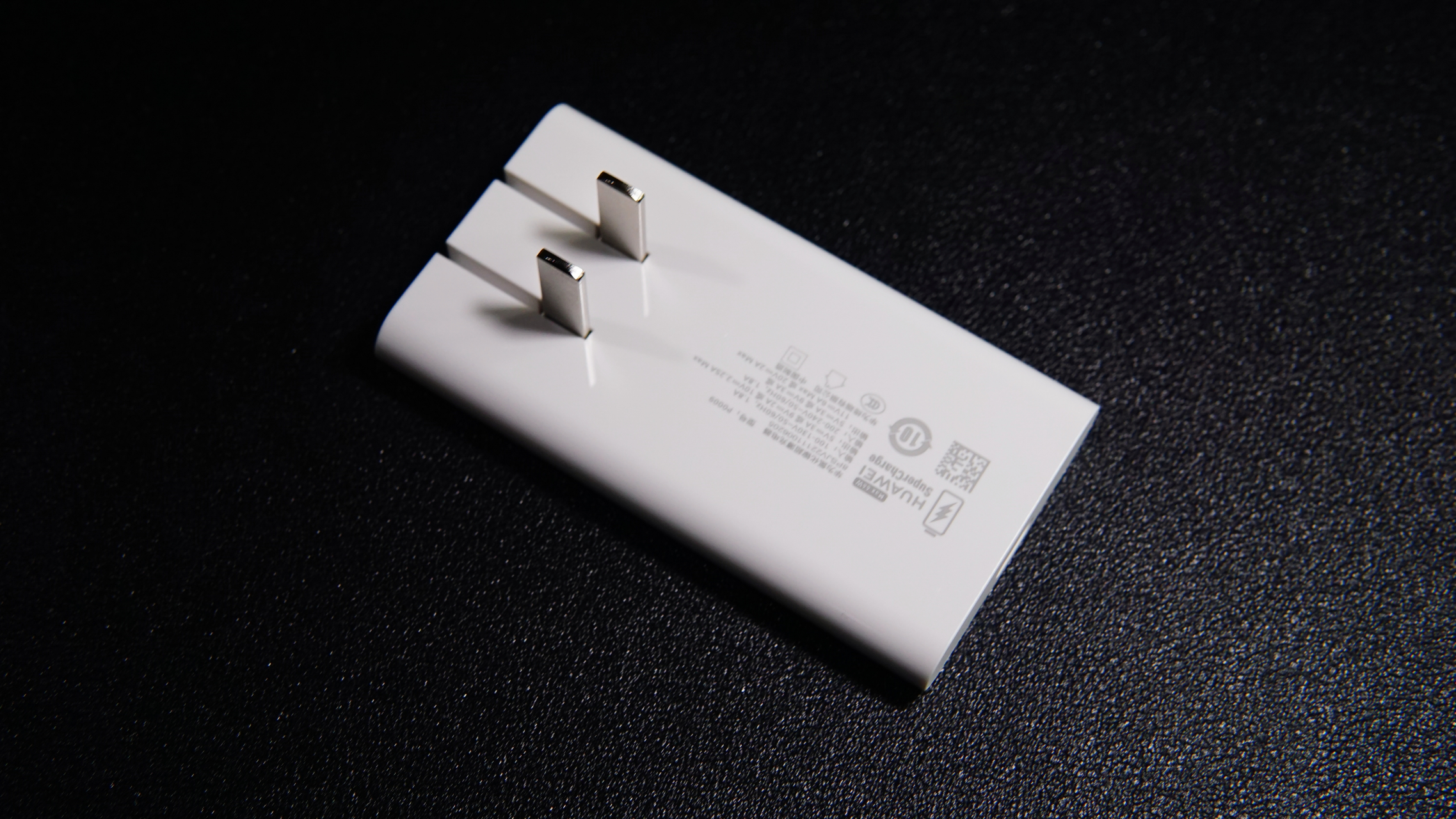 华为氮化镓超薄充电器,颜值很高,厚度仅仅10