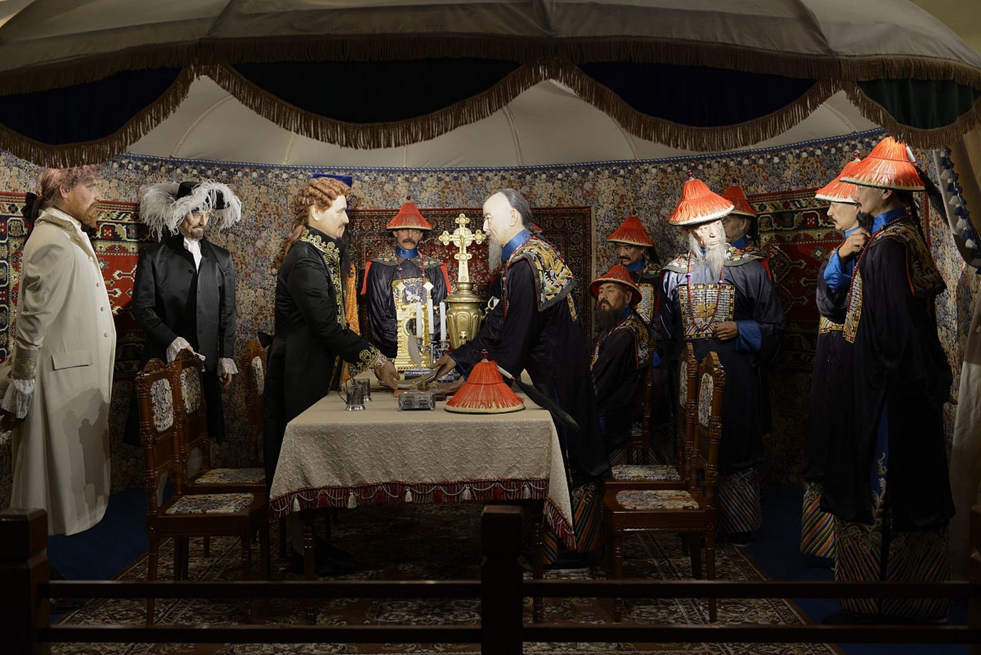 清朝初年,沙俄向外扩张,在黑龙江流域建立了雅克萨和尼布楚两个据点