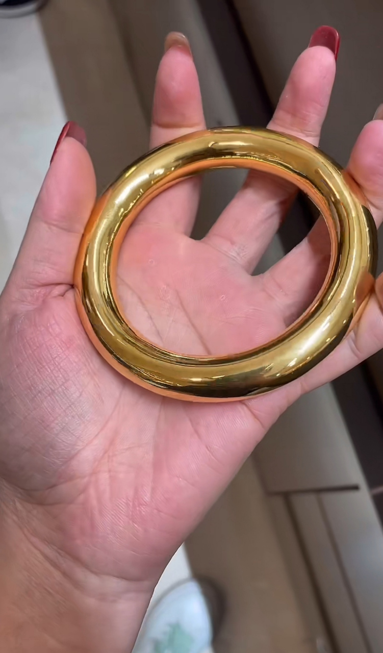 女人戴多少克的金手镯(女人一般戴多少克的黄金戒指)