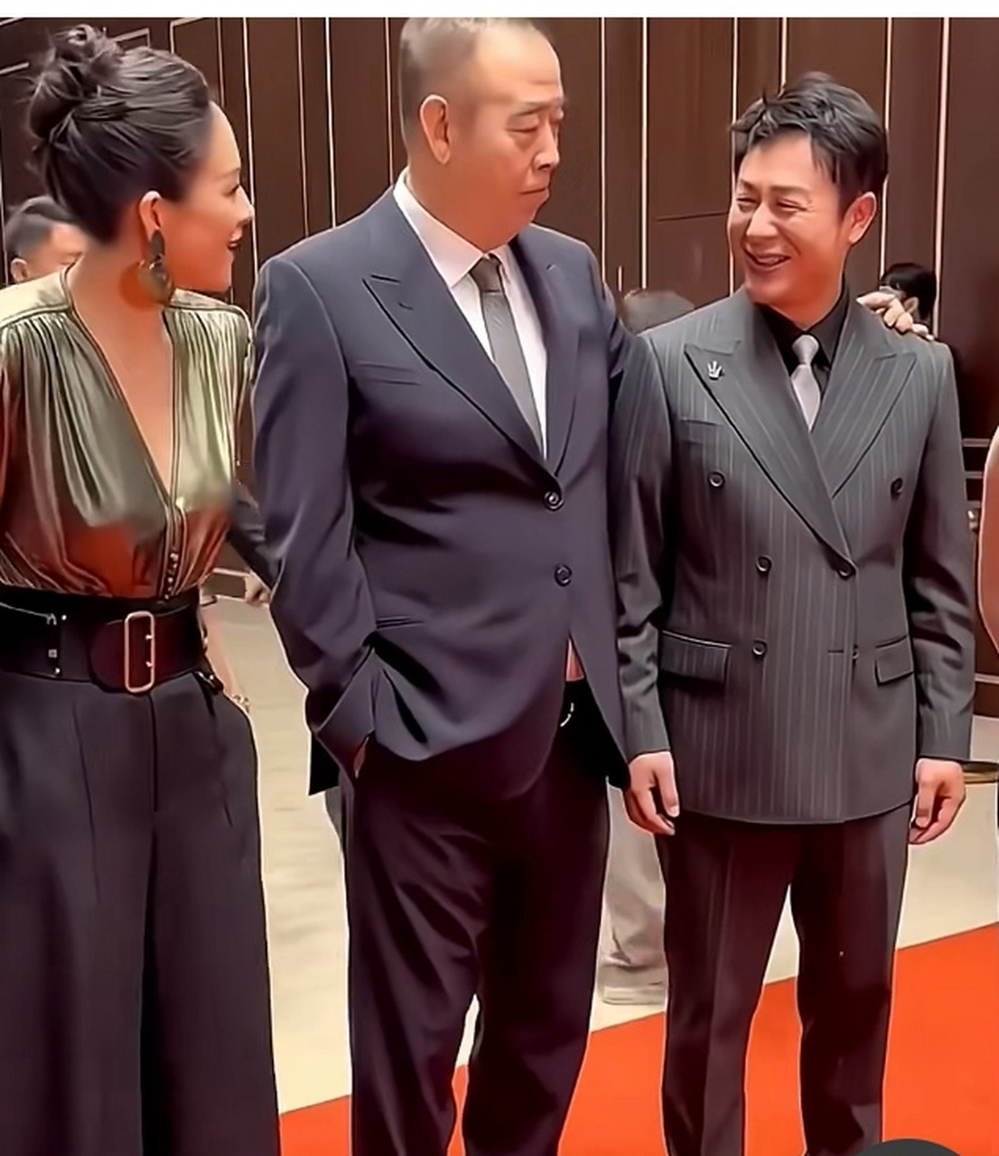 陈凯歌章子怡张颂文北影节红毯,黄渤说过,人红了你会发现到处都是朋友