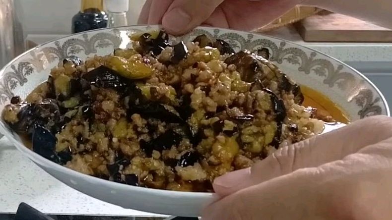 肉末炒茄子,家常做法简单易学,营养美味好吃下饭