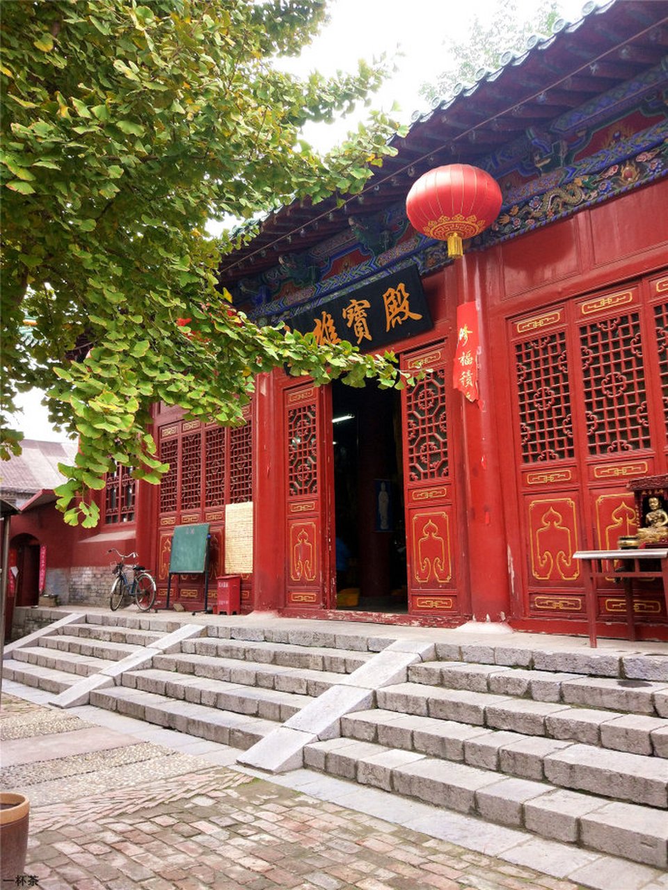 新乡东岳庙位于新乡市红旗区东关村,是一座古老的规模较大的庙宇.