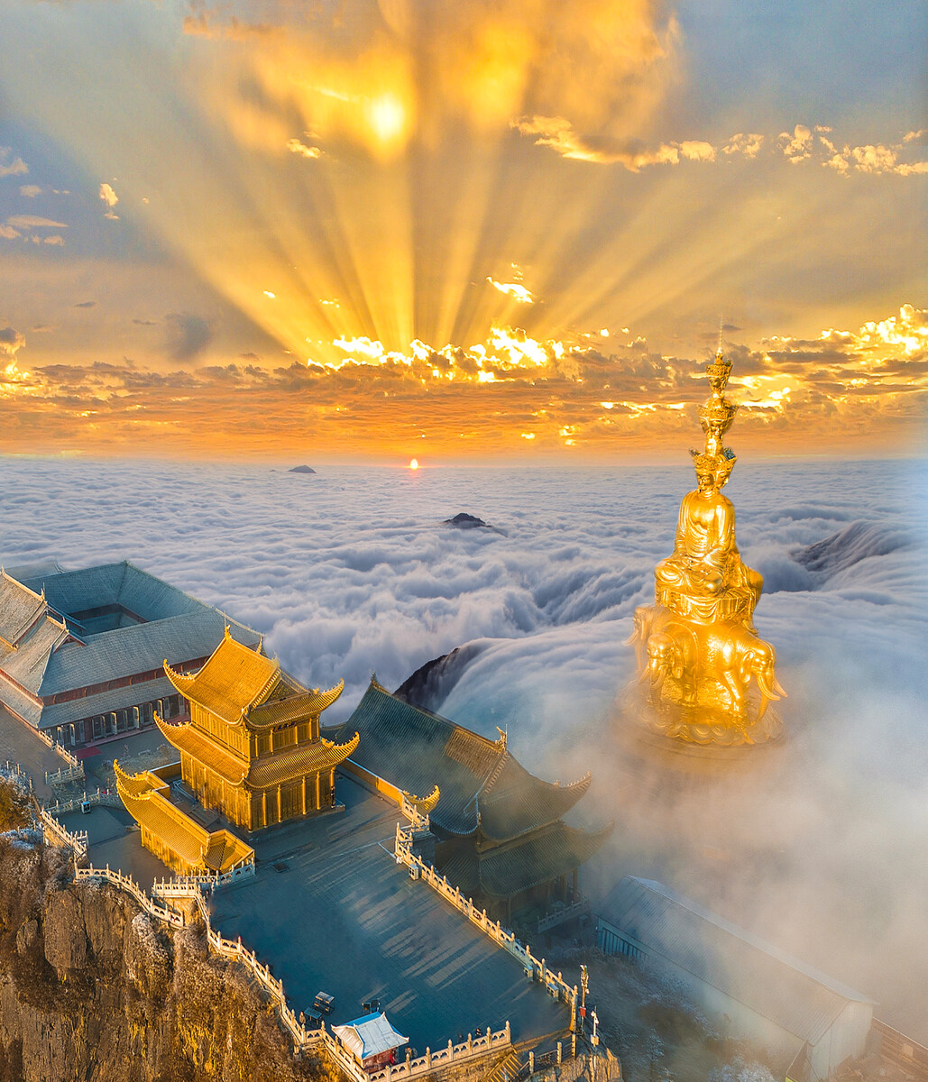 总要去一趟峨眉山:峨眉之秀甲天下,何须涉海寻蓬莱