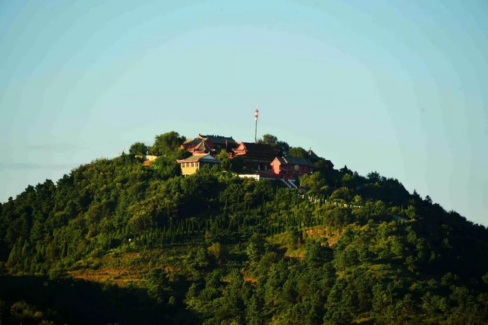 盘古庙在中国不在少数,唯有泌阳县盘古山被称为"中国盘古圣地",此盘古