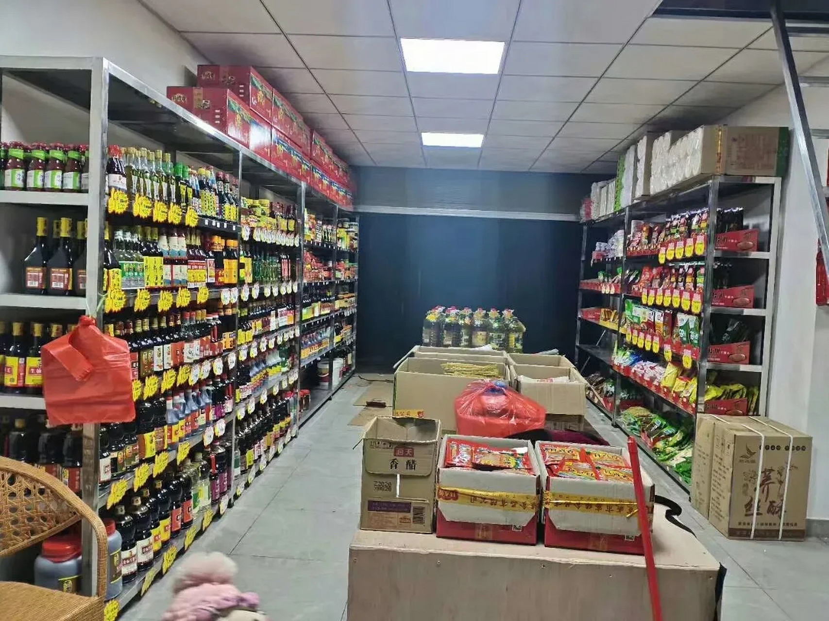 弟弟天生就是做生意的料… 弟弟开了个粮油店,开业那天,生意好的不得
