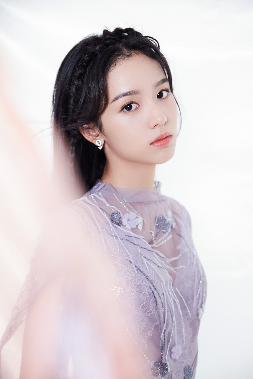 周也,1998年5月20日出生于重庆市,中国内地女演员