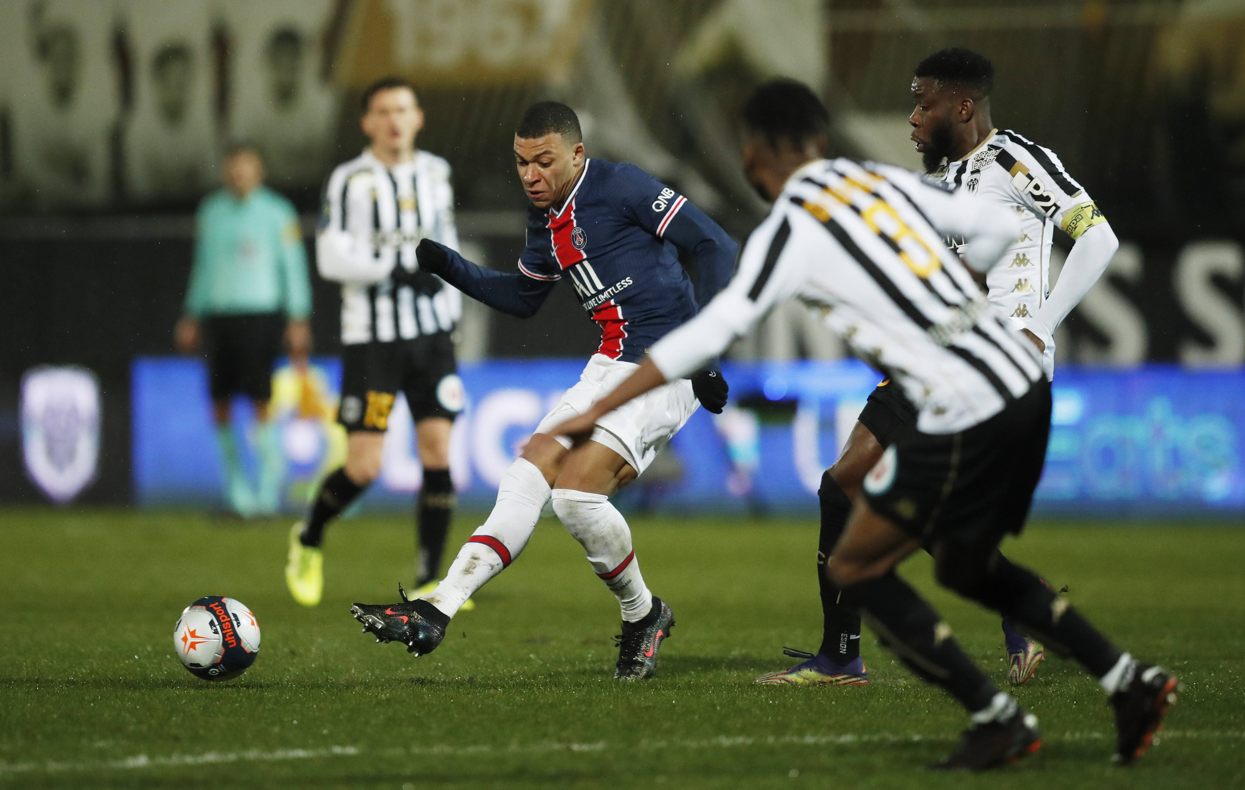 大巴黎vs昂热:正副班长正面pk,球王梅西回归,圣日耳曼大胜