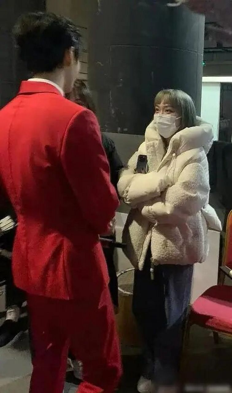 王俊凯和杨柳没恋爱,也没暧昧,作为经纪人肯定会和他有非常多的交集.