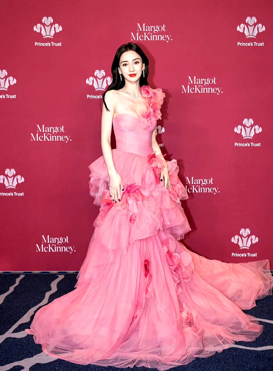 杨颖国外红毯生图,太美了吧