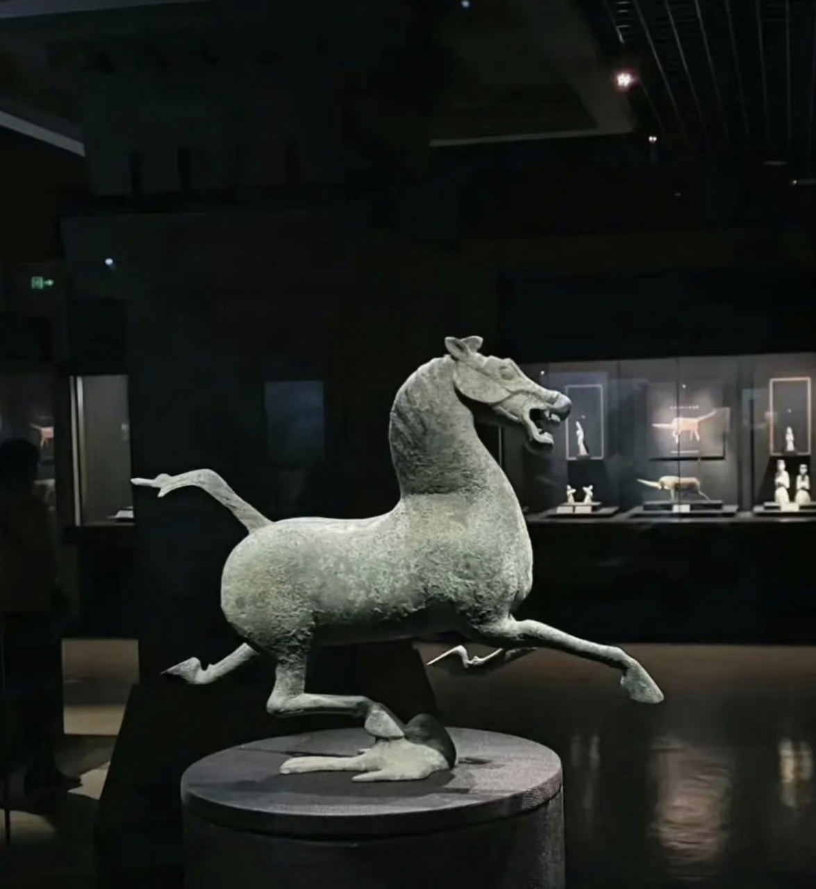 第一次见到马踏飞燕的正面照.