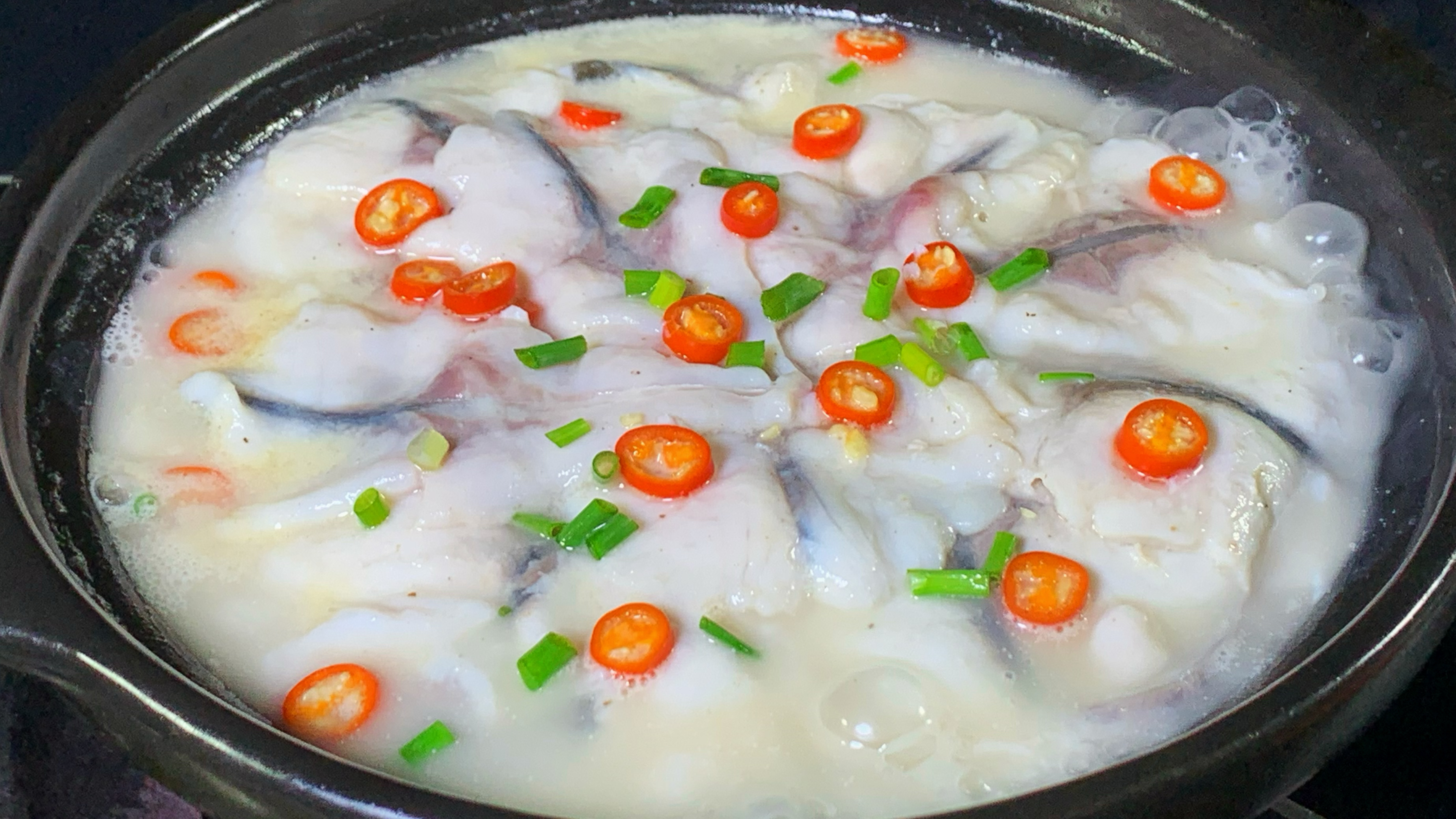 秋天要多吃鱼,教你不一样的砂锅鱼片,汤鲜味美,营养又好吃