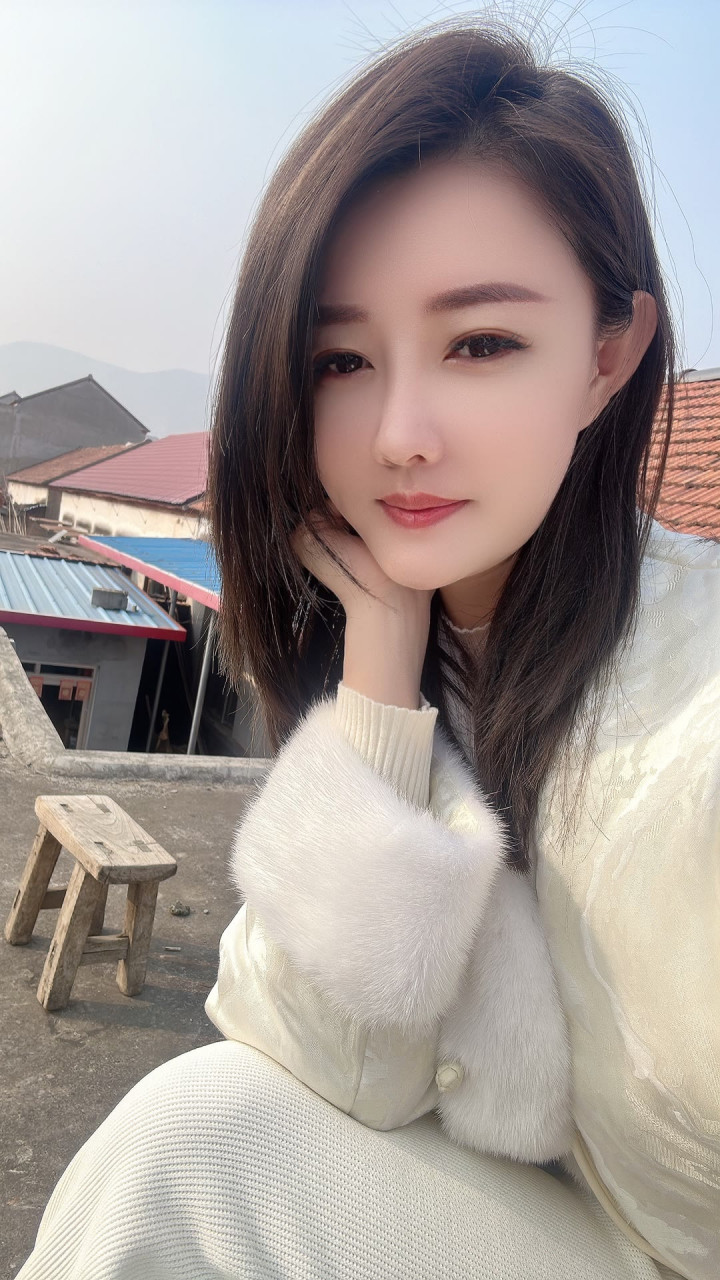 给大家推荐一个超级接地气的山东临沂网红美女王小丫,双子座的,年龄