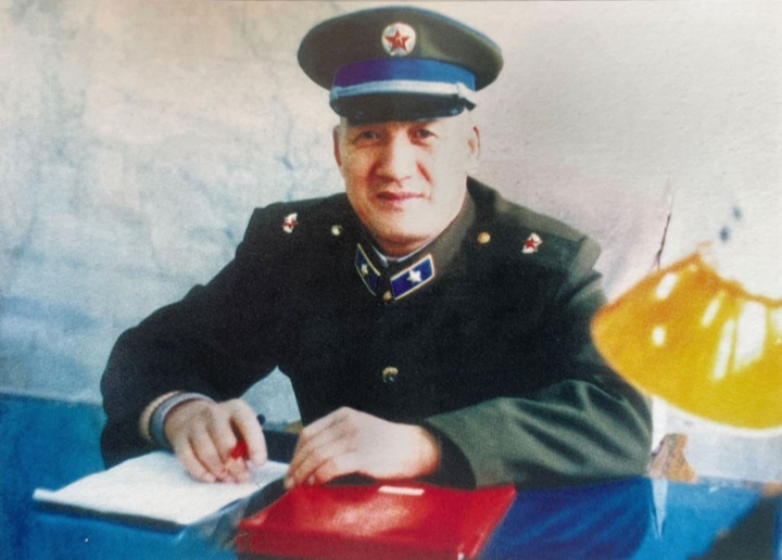 广州军区空军司令员武继元在酒店,遭遇歹徒挑衅,将军说:滚出去