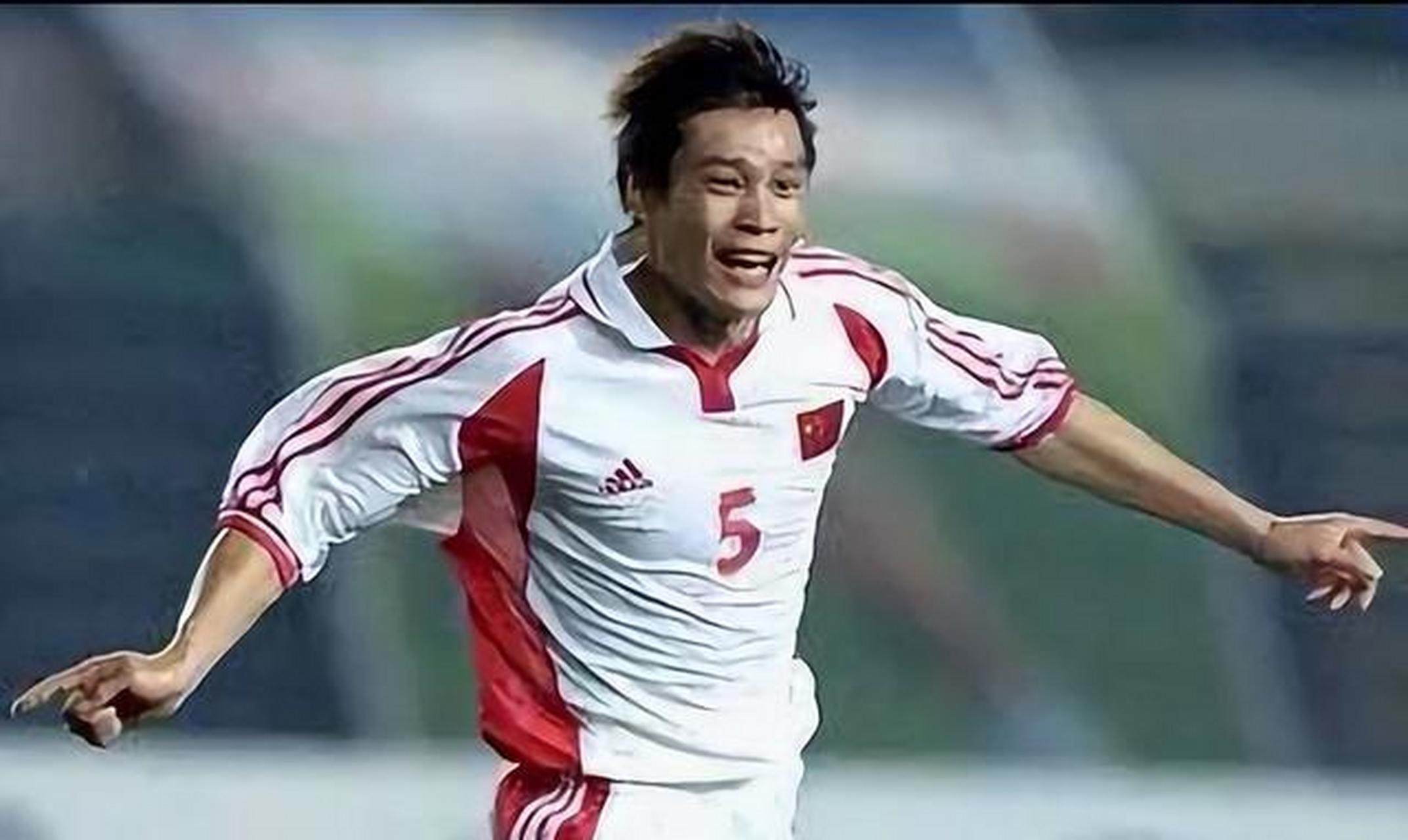 范志毅是中国职业足球运动员,曾是中国国家足球队队长,司职后卫,是