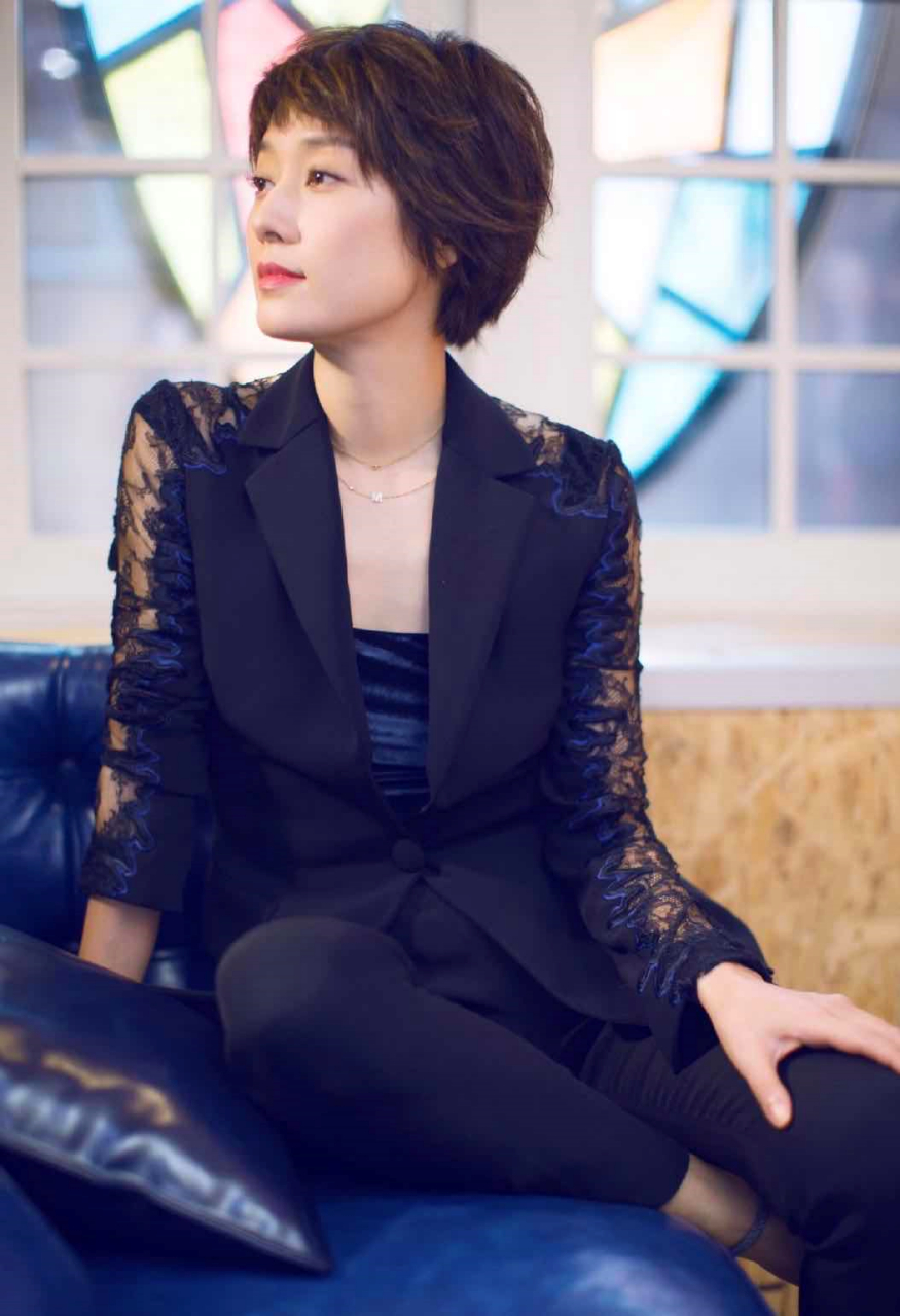 马伊琍,作为一位知名的中国女演员,她现在的生活状态是一年只接拍一部