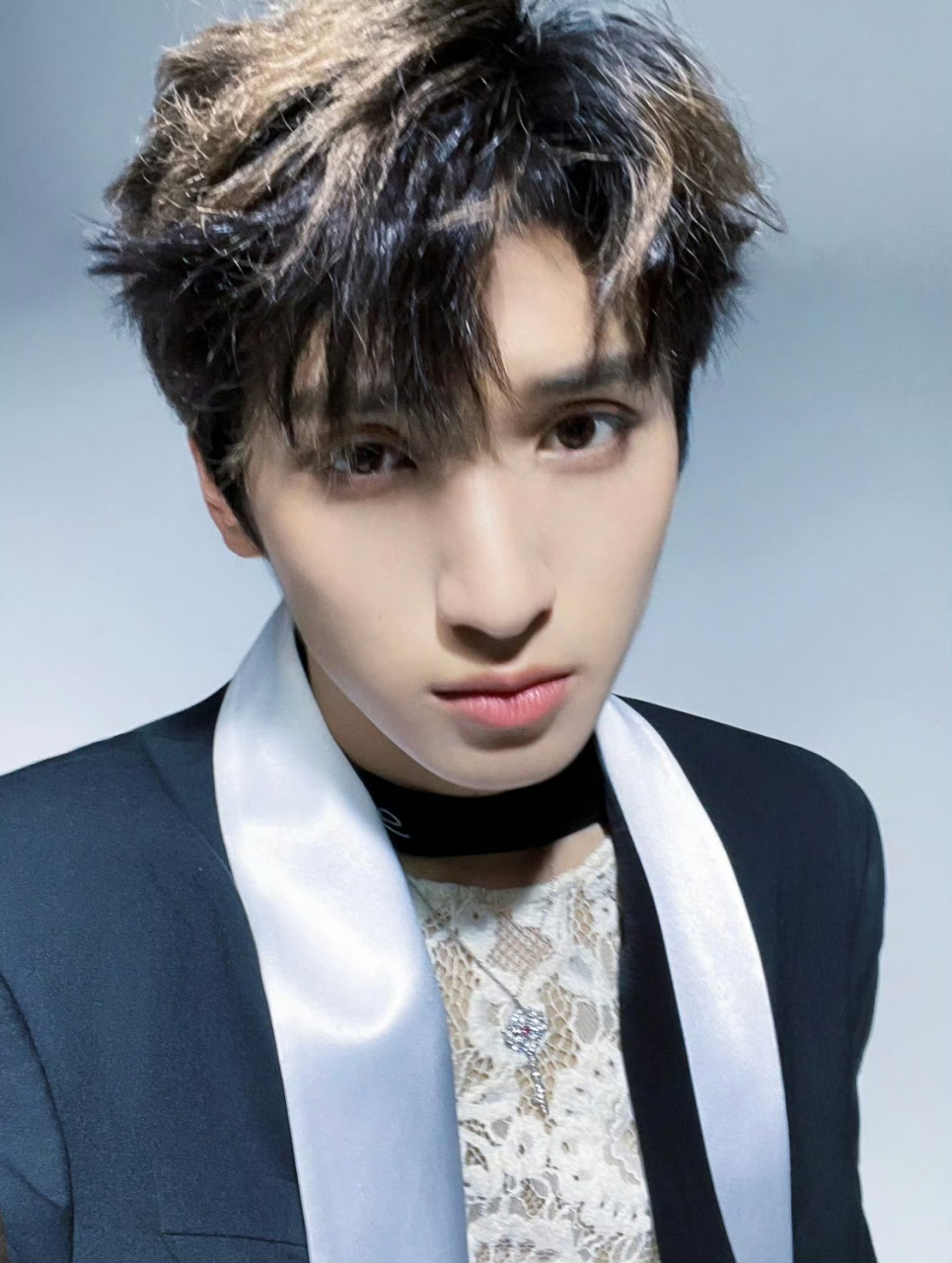 严浩翔:一些帅哥特有的自拍角度