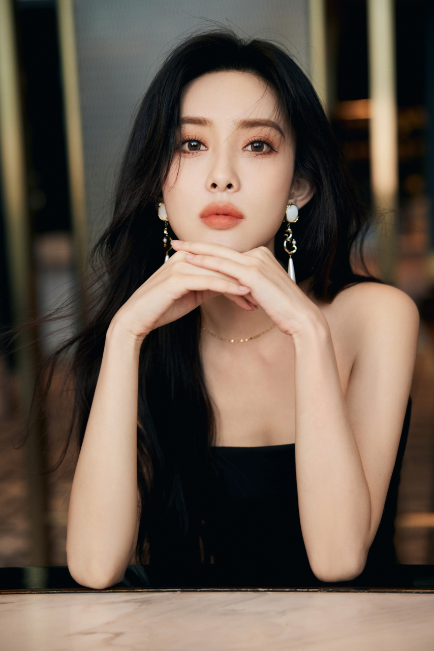 孟子义02┊thewhoo02 优雅矜贵94酷飒神秘 率性美图质感来袭