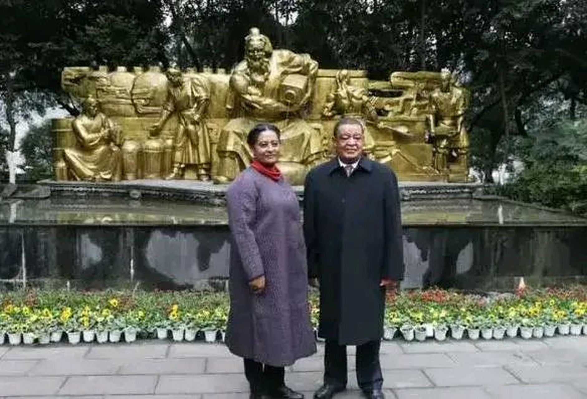 "这是黑人留学生穆拉图当选总统后说的.