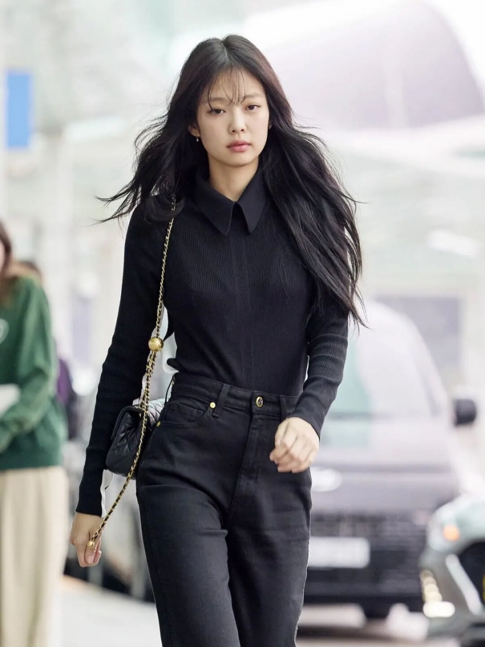 真不愧是香奈儿专门请的摄影师拍摄jennie机场出发图!