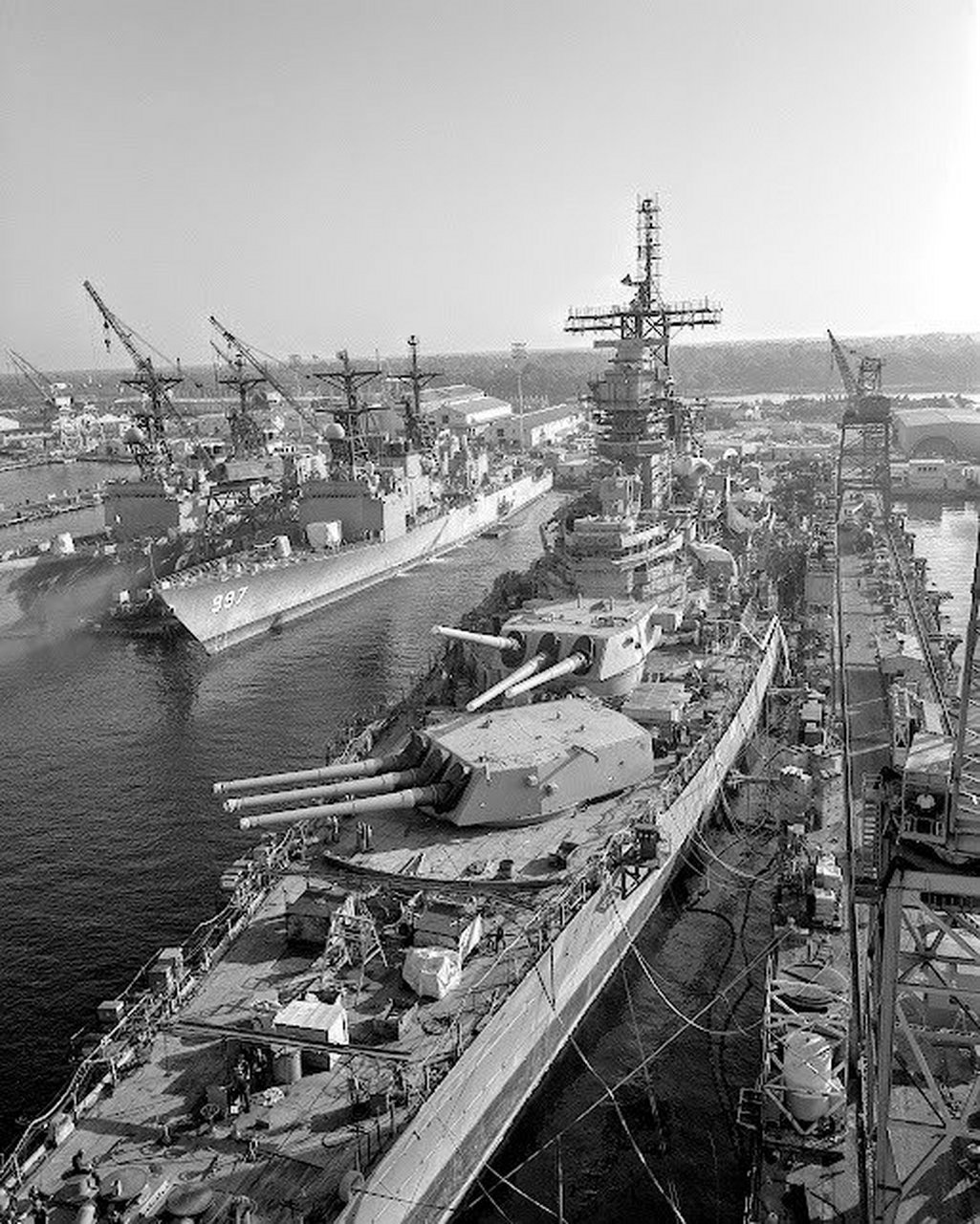 四十年代·美国海军衣阿华级战列舰雄姿.