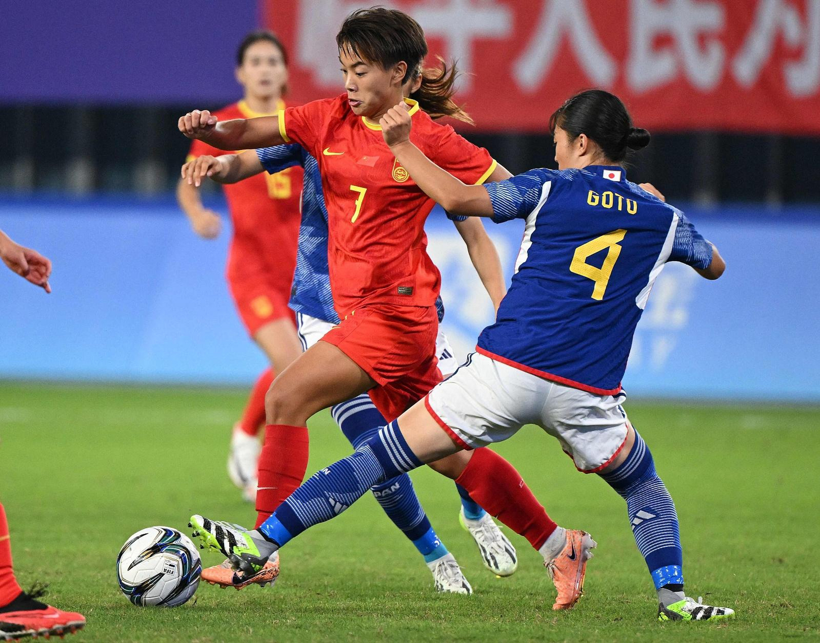 二队,水庆霞该下课 北京时间10月3日晚,中国女足半决赛迎战日本二队