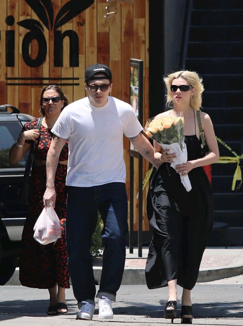 布鲁克林贝克汉姆和尼古拉佩尔茨的周末时光!