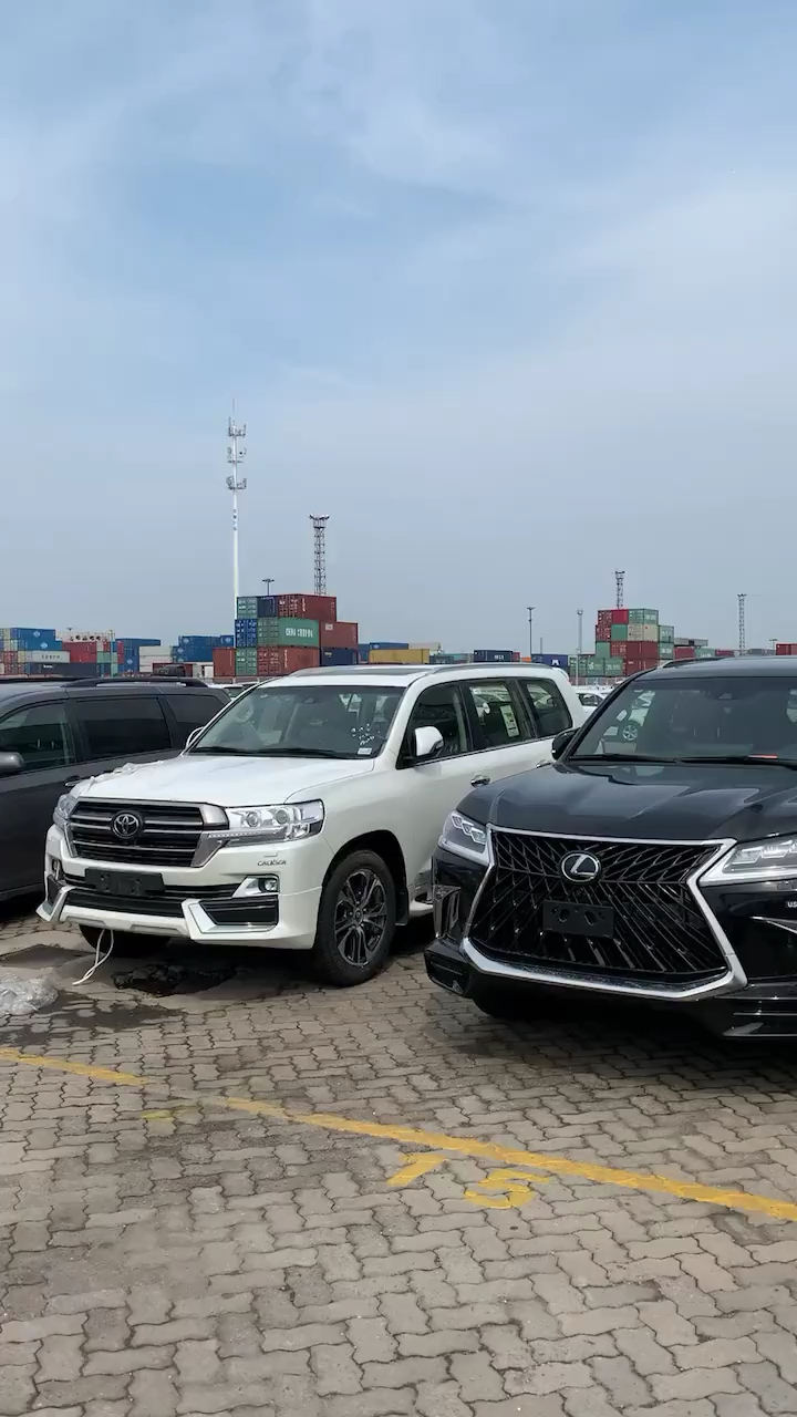 一代经典兰德酷路泽5700vs雷克萨斯lx570