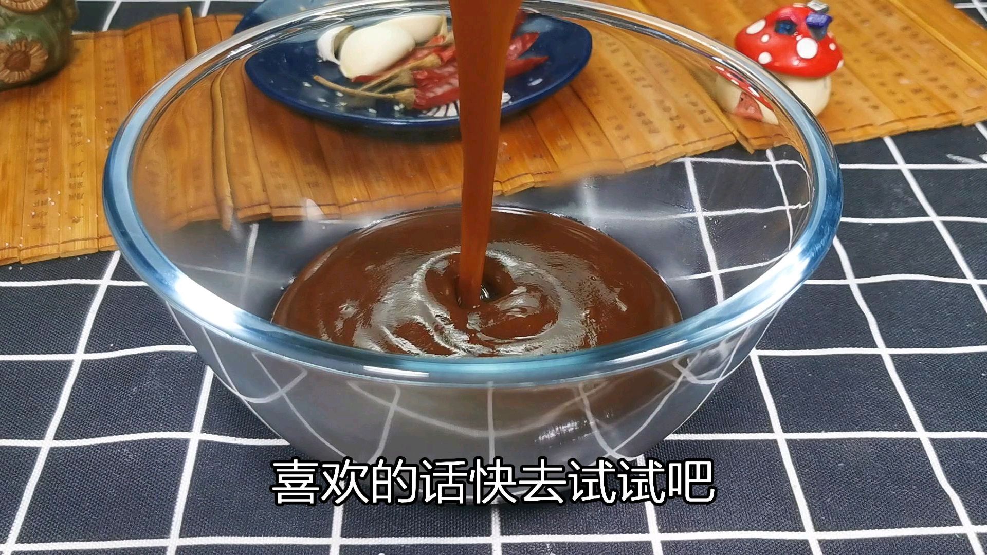 教你做北京烤鸭甜面酱,方法简单,经济又实惠