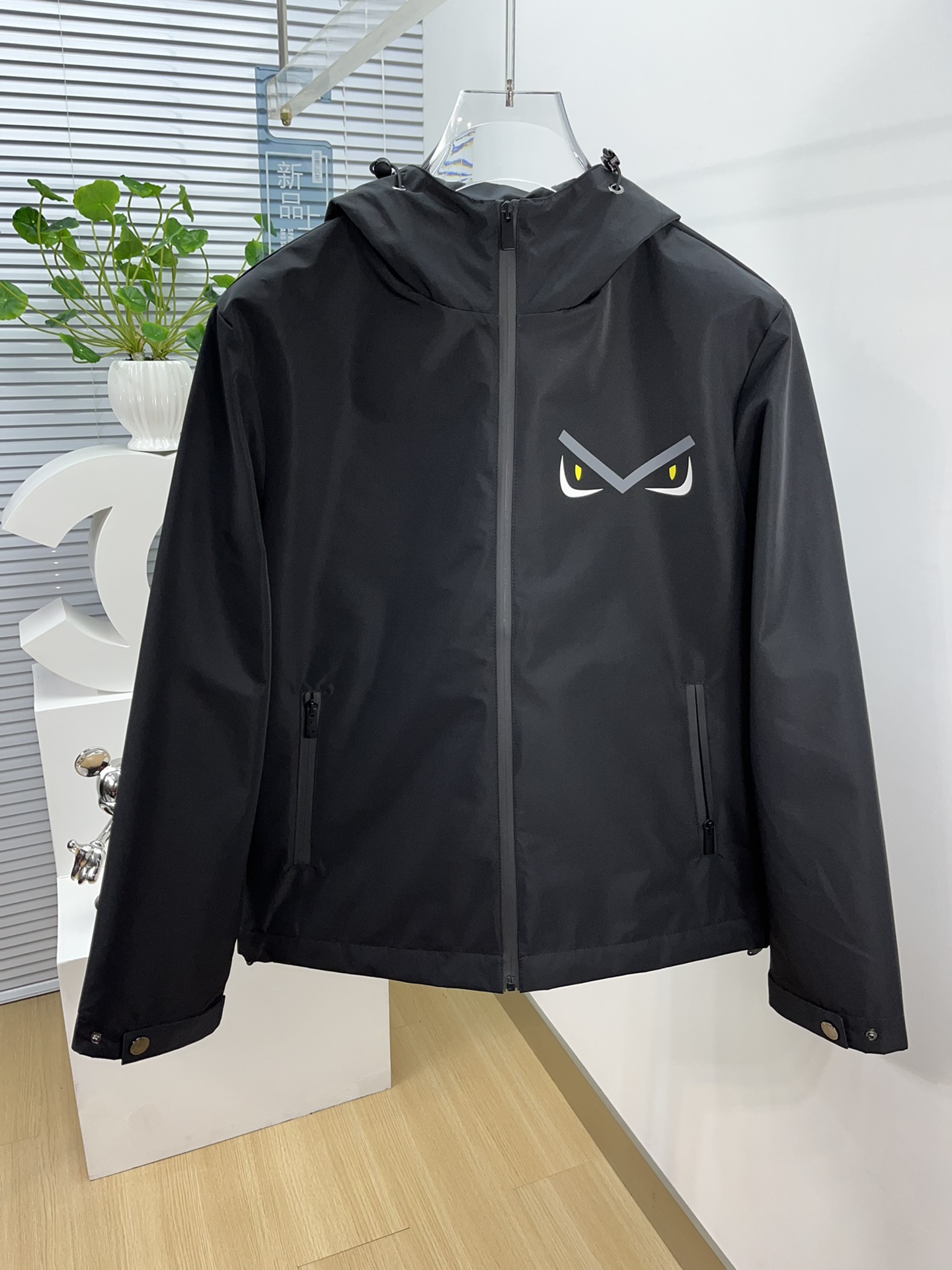 23年春夏季芬迪夹克外套,时尚简约百搭款,男士必不可少的一款