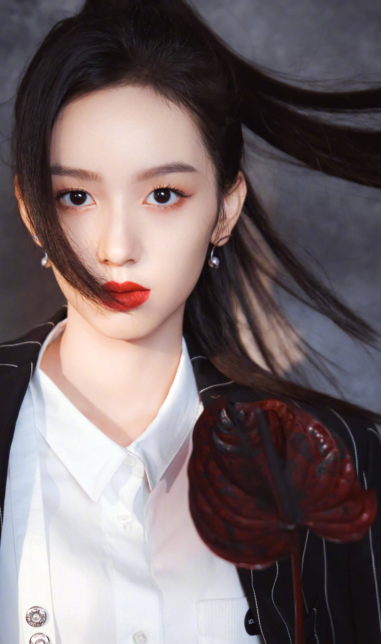 1:韩栋他结婚好多年了,老婆是做幕后的,资源十分丰富.